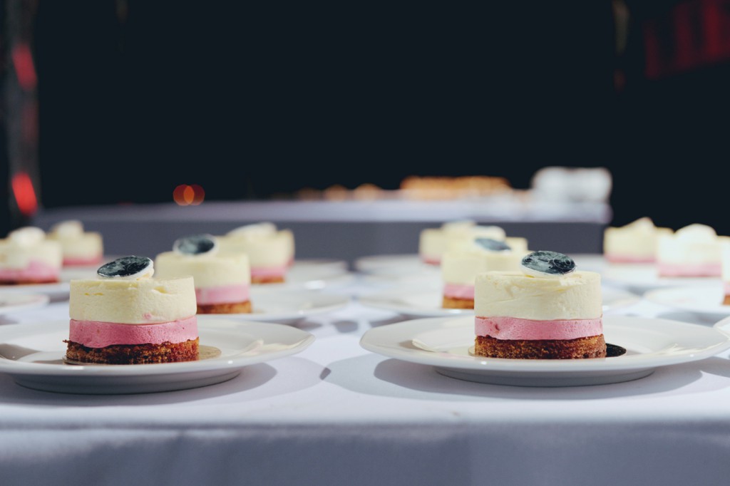 Leivos vimosen päälle.