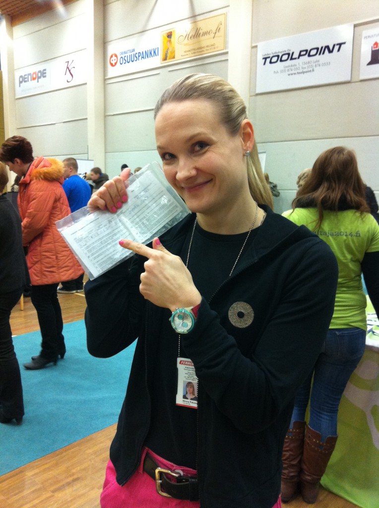 Niinhän siinä sitten kävi. Kaikenlaisissa paikoissa on tullut parkkeerattua, mutta onneksi tämä tapahtui ihan kotinurkilla.