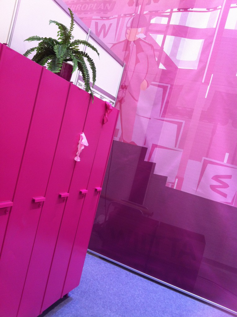 KUKA on jättänyt kalsarinsa oven väliin!!! KUKA on jättänyt kalsarinsa oven väliin!!!