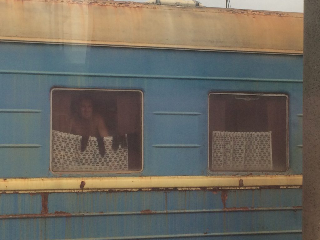 näkymä toiseen junaan